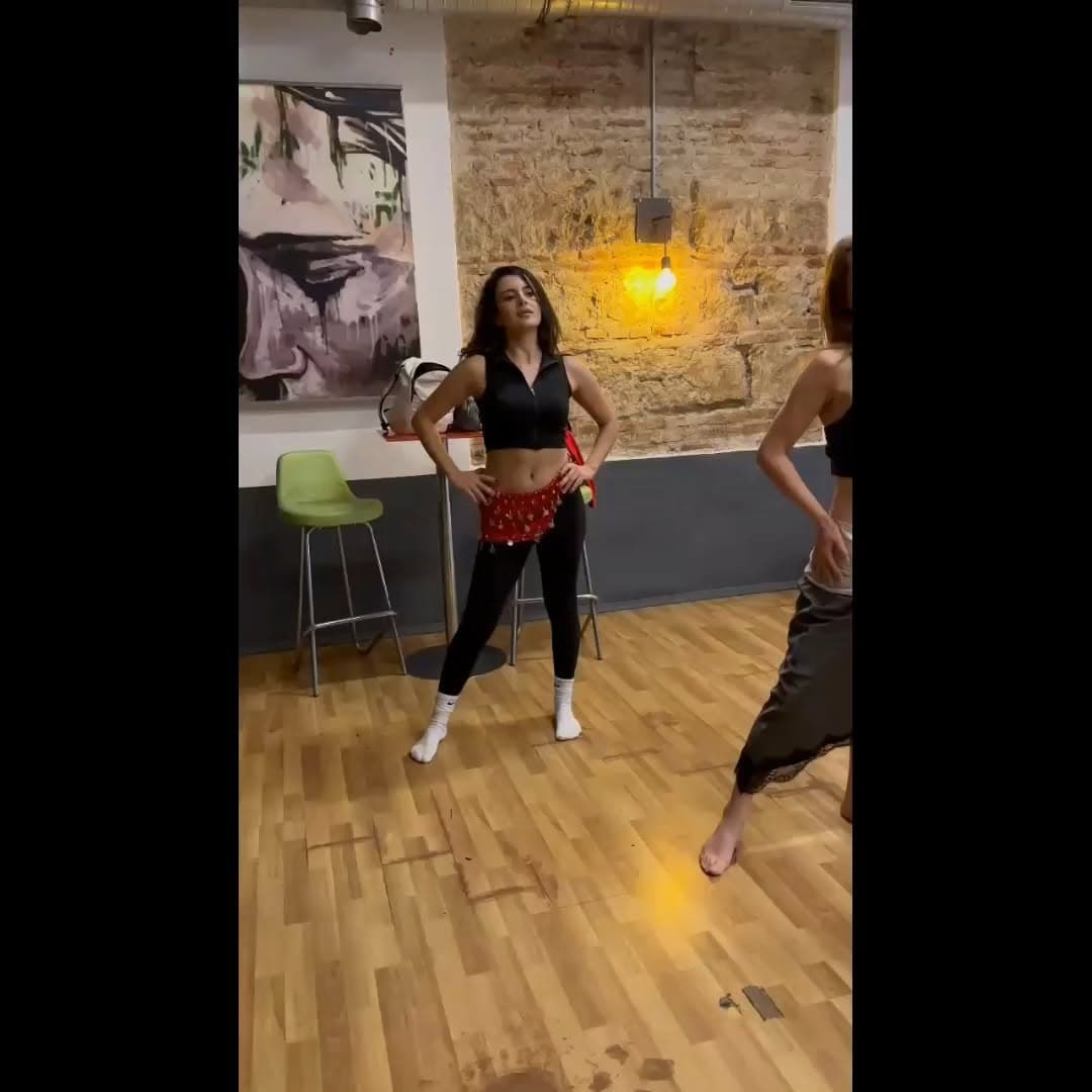 💃 Yeni sınıflar açılıyor! 💃
Taksim İstiklal Caddesi’nde, şehrin tam kalbinde dans etmeye hazır mı