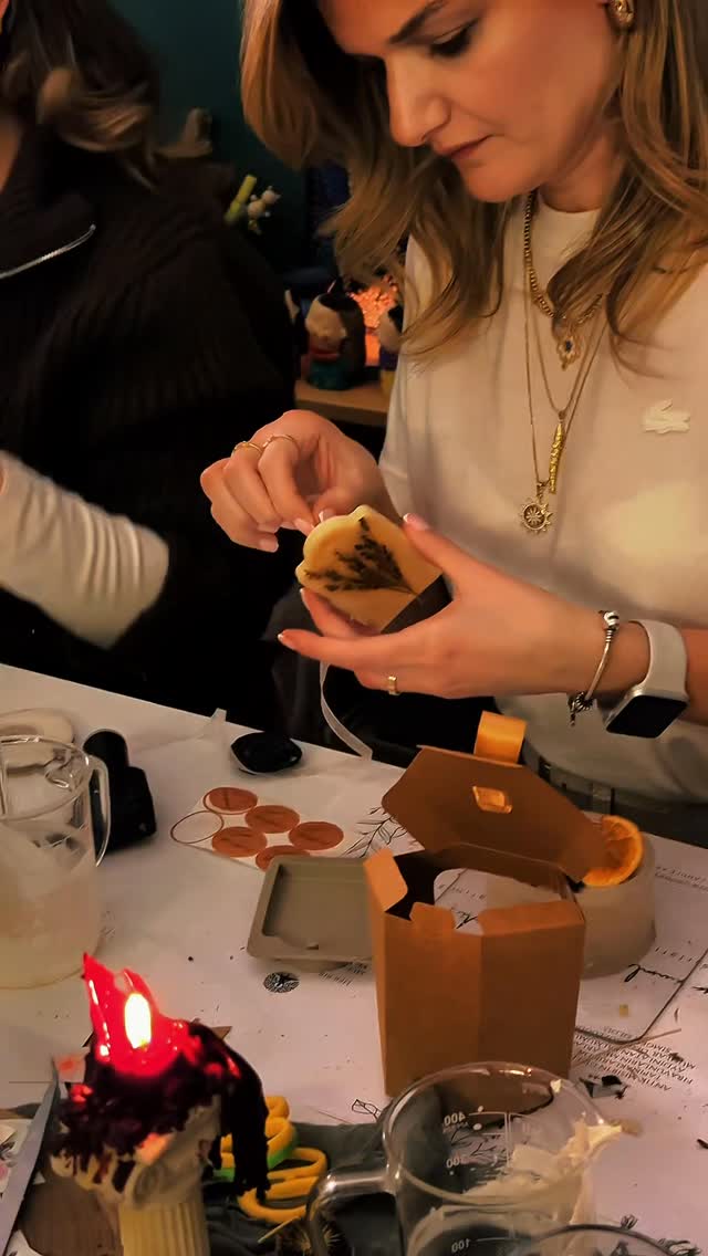 Şarap eşiğinde botanik mum yapma deneyimini yaşamak için daha güzel bir ekip olamazdı ♥️
@somsanat