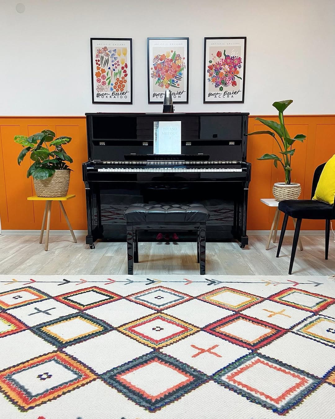 Profesyonel kadromuz ve uluslararası standartlarda programlarımızla müziğe dair her adımda yanınızda