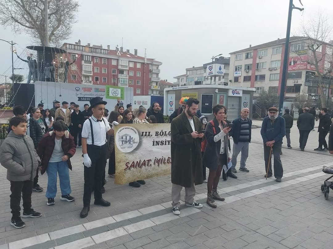 YAŞASIN TİYATRO🎭
#27martdünyatiyatrogünükutluolsun 🎭