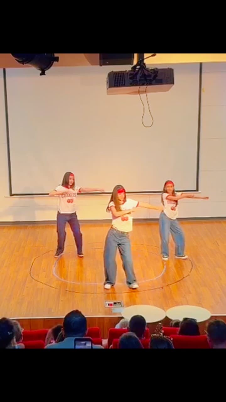 Sahne senin, ritim senin! 🌟 Atakent Sanat Akademisi yeni dönem dans kayıtlarımız resmen başladı!
✨