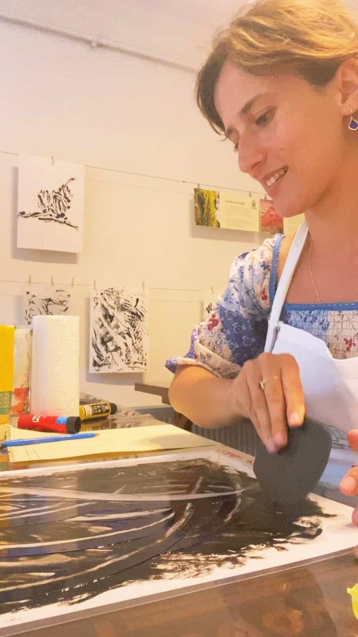 mükemmel olmak zorunda değil, sadece sana iyi gelmeli☘️✌🏻
sanat terapisi yöntemleri ile monoprint v