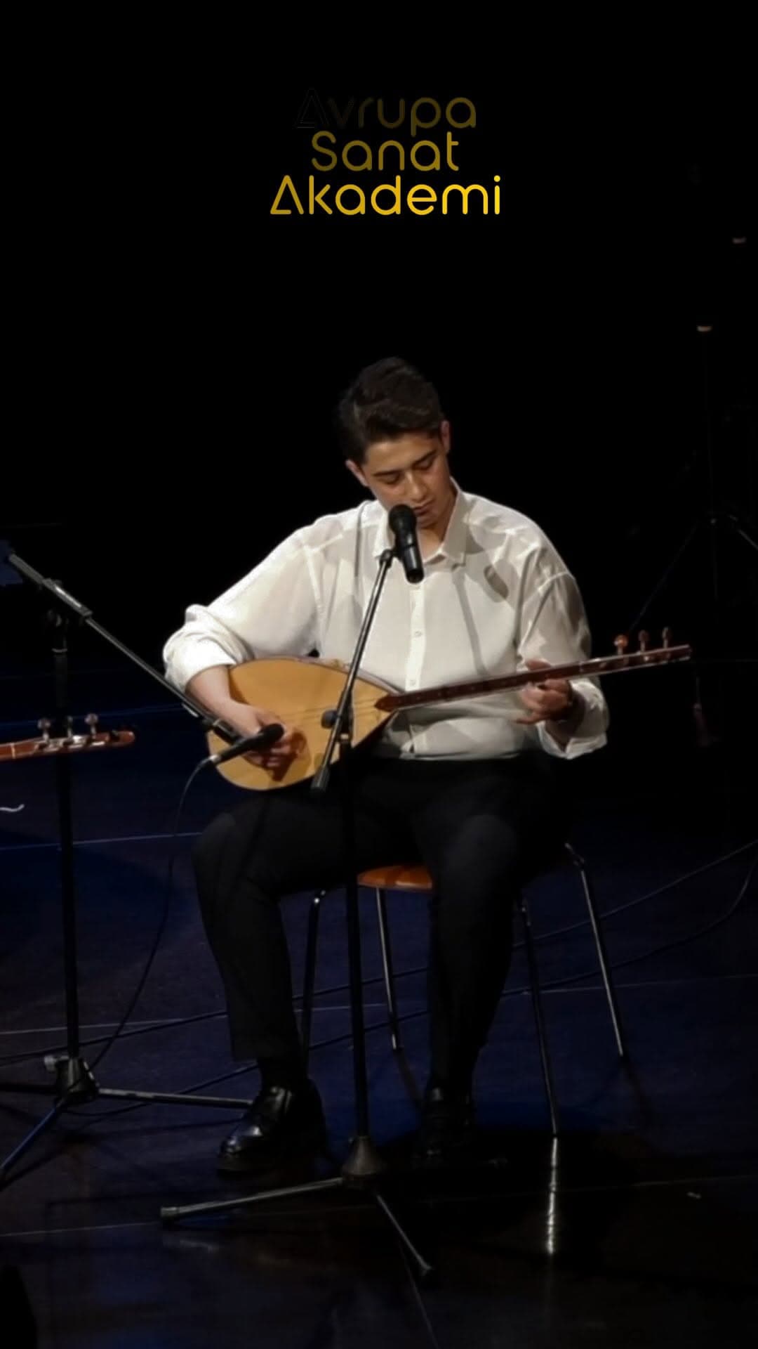 🎶 Avrupa Sanat Akademisi Yıl Sonu Konseri’nden Akın Hocamızın unutulmaz performansı...
Siz de müzi
