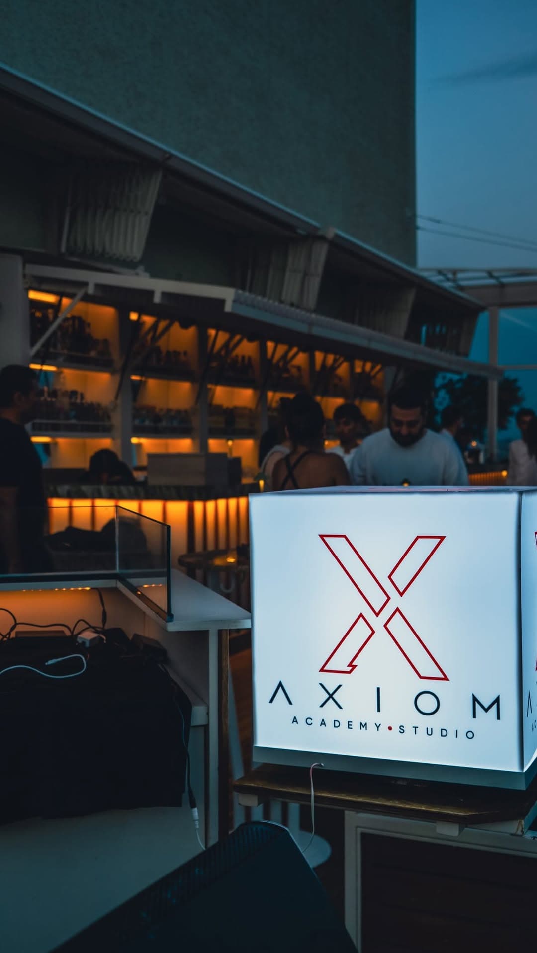 Müzik, enerji ve aynı tutkuyu paylaşan insanlarla birlikte unutulmayacak bir gece yaşadık. 🖤🎧
Axi