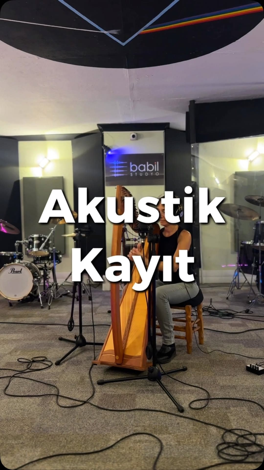 Arpist Meriç Dönük’ü (@mericdonuk) stüdyomuzda ağırladık. 🎼
Bu kayıtta oda akustiğini ve arpın doğ