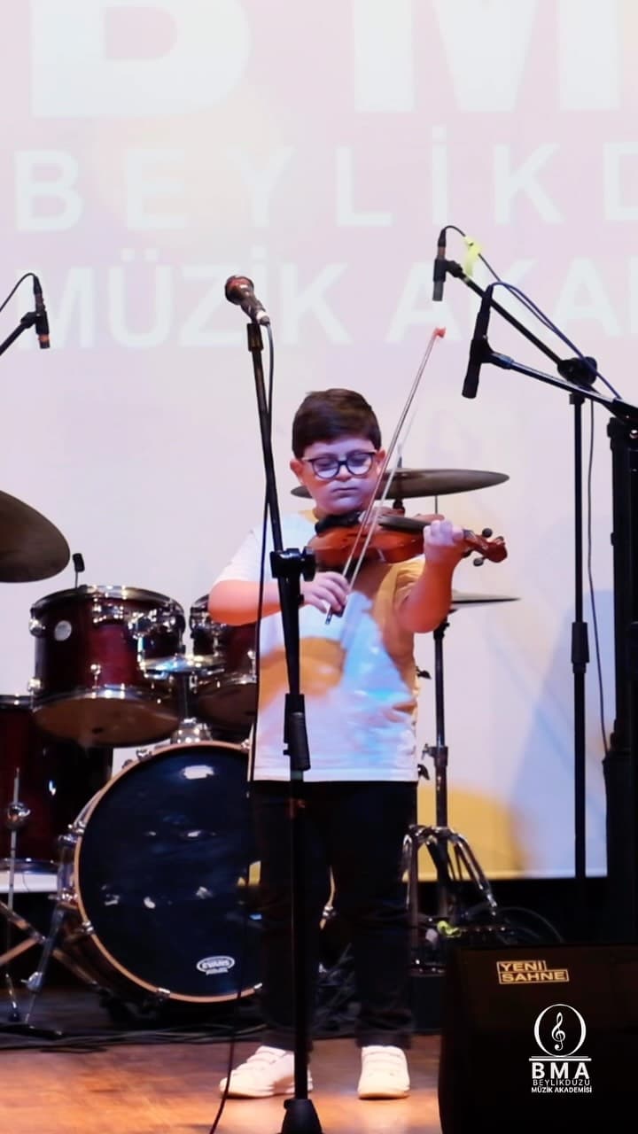 🎶 Müziğin ritmini bizimle yakalamaya hazır mısın? 🎸✨
Yeni dönemde kendine bir iyilik yap, müziğin