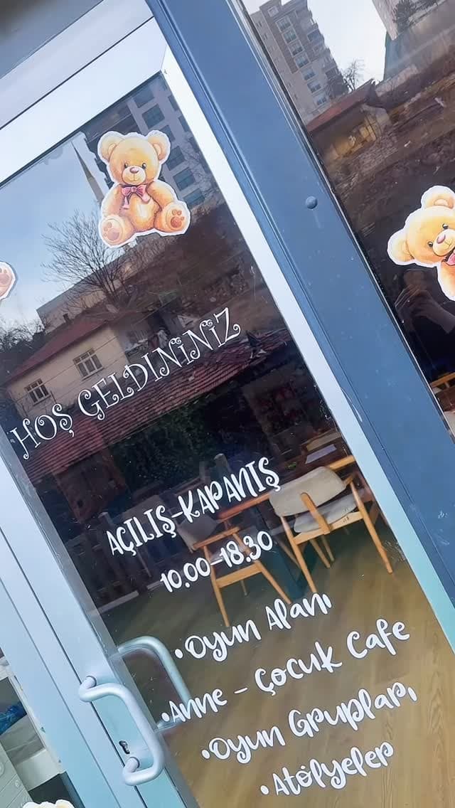 “Kapılar açıldı, oyun başlıyor! 🎈🧸
Oyun atölyemiz artık yeni yerinde!
Çocuklarımızın hayal gücünü,