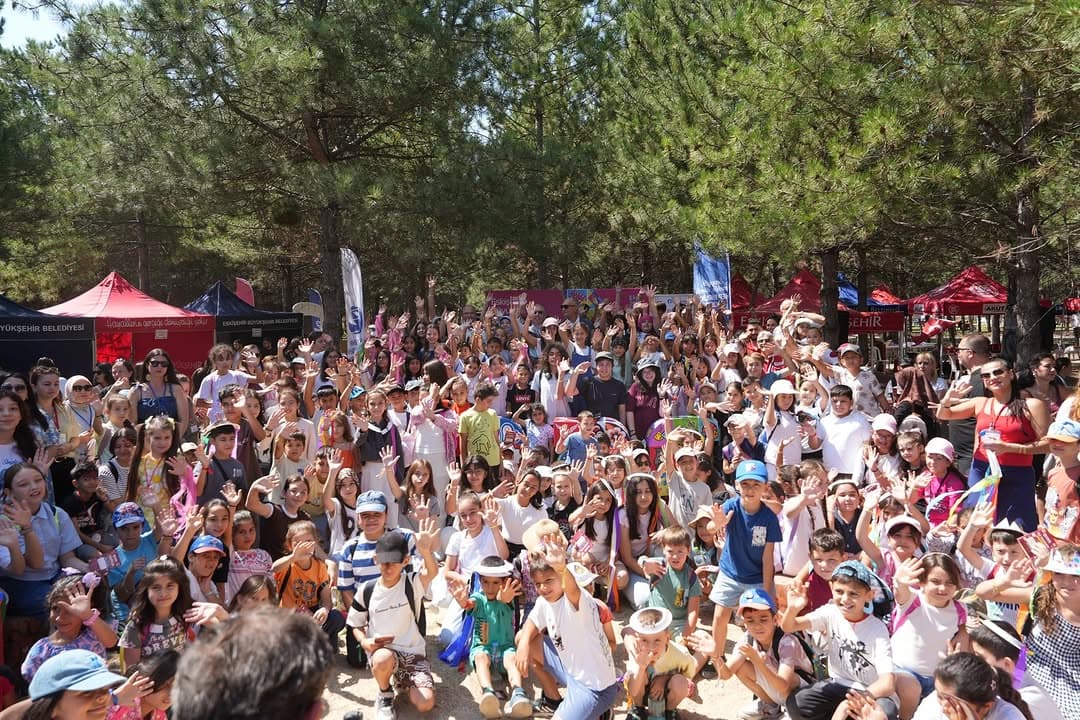 🎈 Çocukların yaz neşesi ESMEK Şenliği’nde buluştu
ESMEK 25. Yaz Okullarımızı, Aktif Yaşam Parkı’nd
