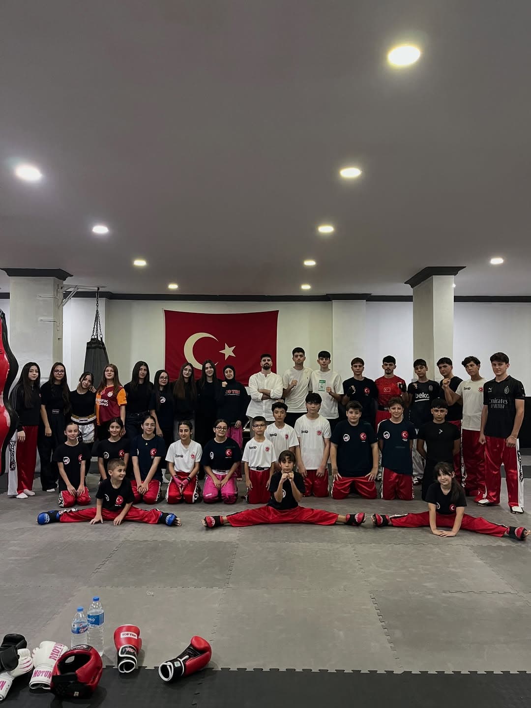 2026 yılı Eylül ayı Kick Boks kuşak sınavımızı kulübümüzün Kick Boks antrenörü ; MİLLİ TAKIM ANTRE