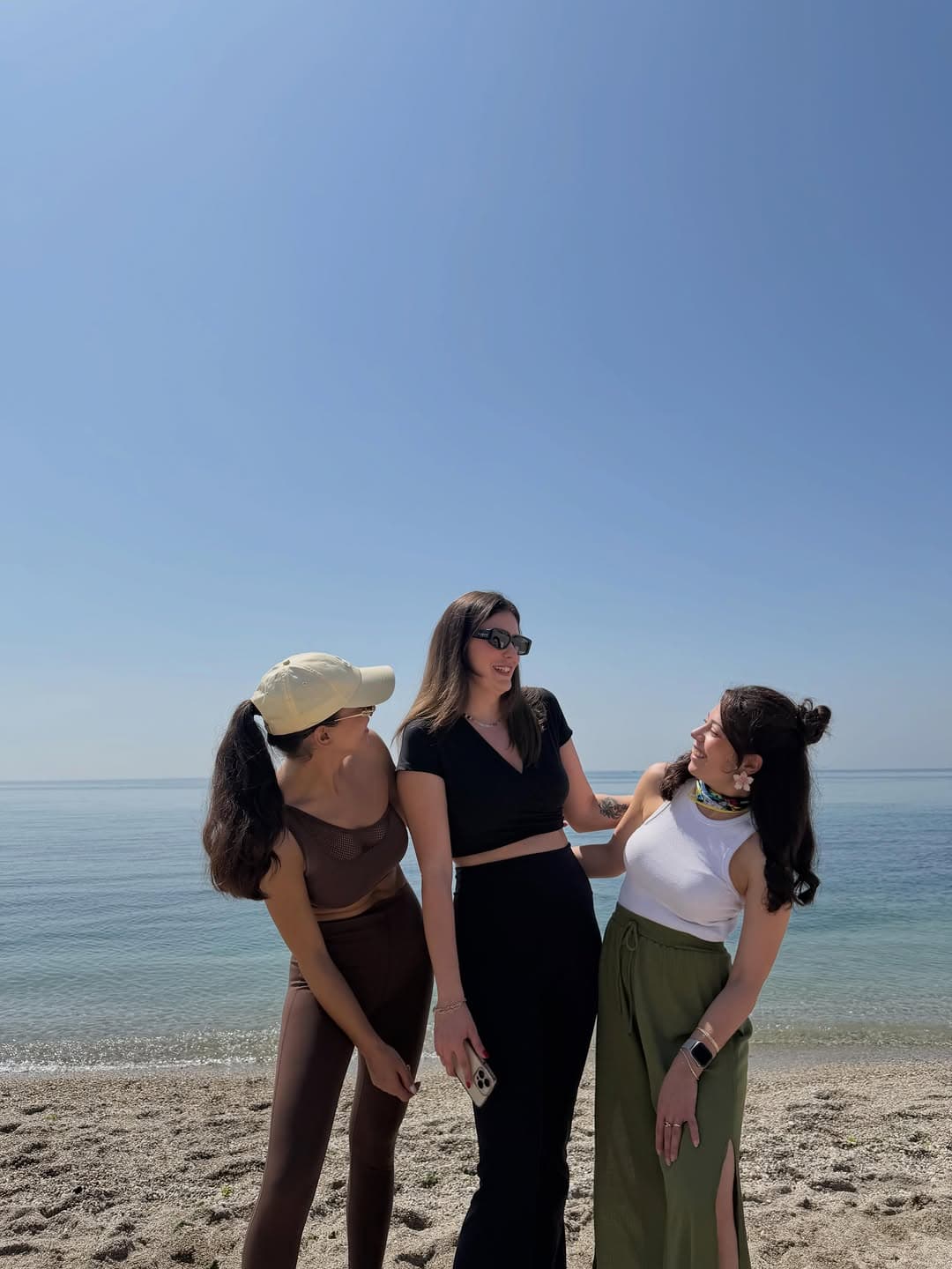 Sabah sahilde; biraz hareket, biraz nefes, bolca kahkaha ve harika bir enerji vardı ✨
Yoga & pilates
