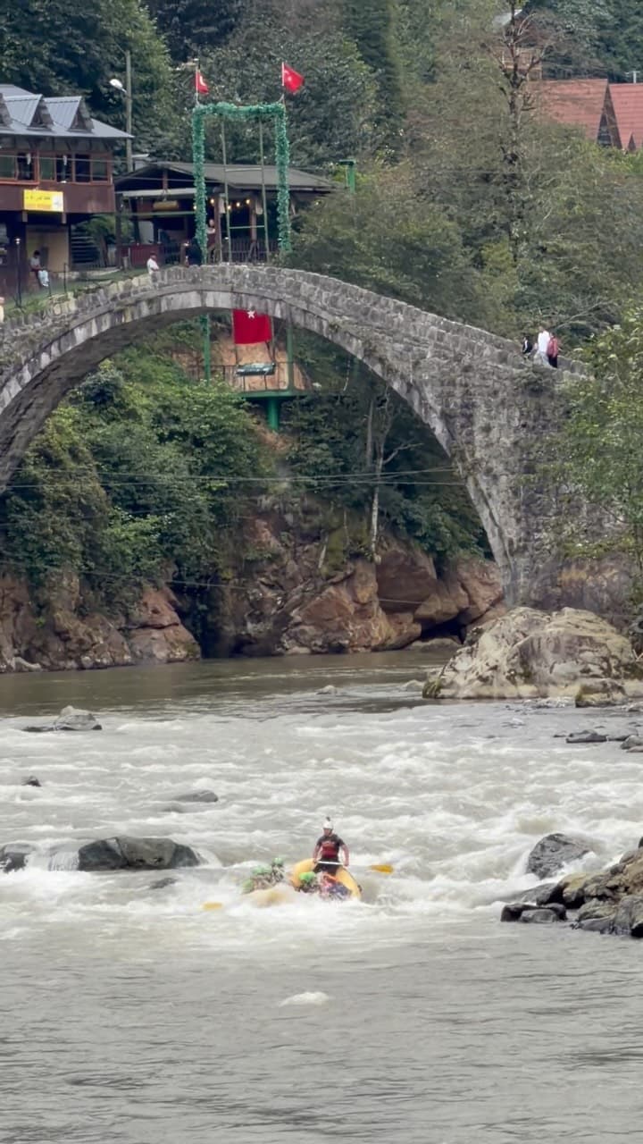 25 Yıllık Tecrübe Rizede Rafting Dağraft 'da Yapılır. — Rafting — Rize