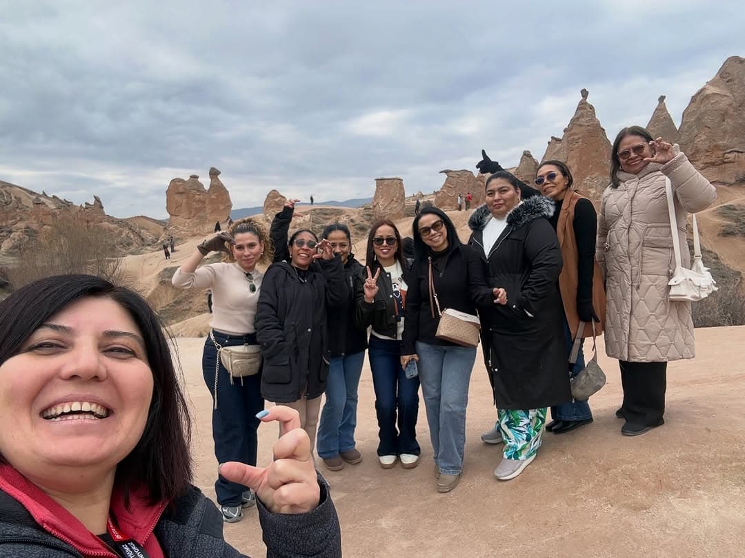 Risas, amistad y paisajes de otro planeta… 🪐
Capadocia se vive con el corazón ♥️
Quieres vivirl