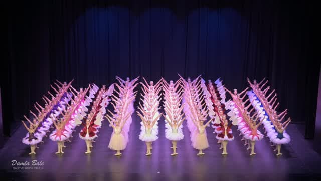 AKM’de büyülü bir geceye açılan perde… ✨
Aylar süren emeğin, disiplinin ve takım ruhunun sahneye yan