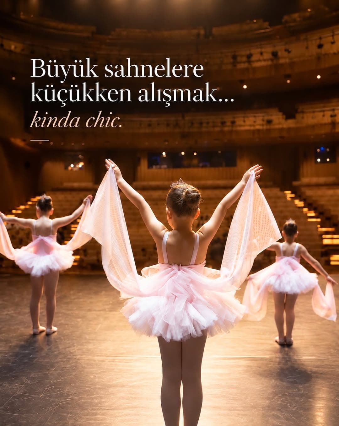 Bazı okulların hikayesi ders saatleriyle sınırlı değildir.
Yıllar, sahneler, sınavlar, dostluklar ve