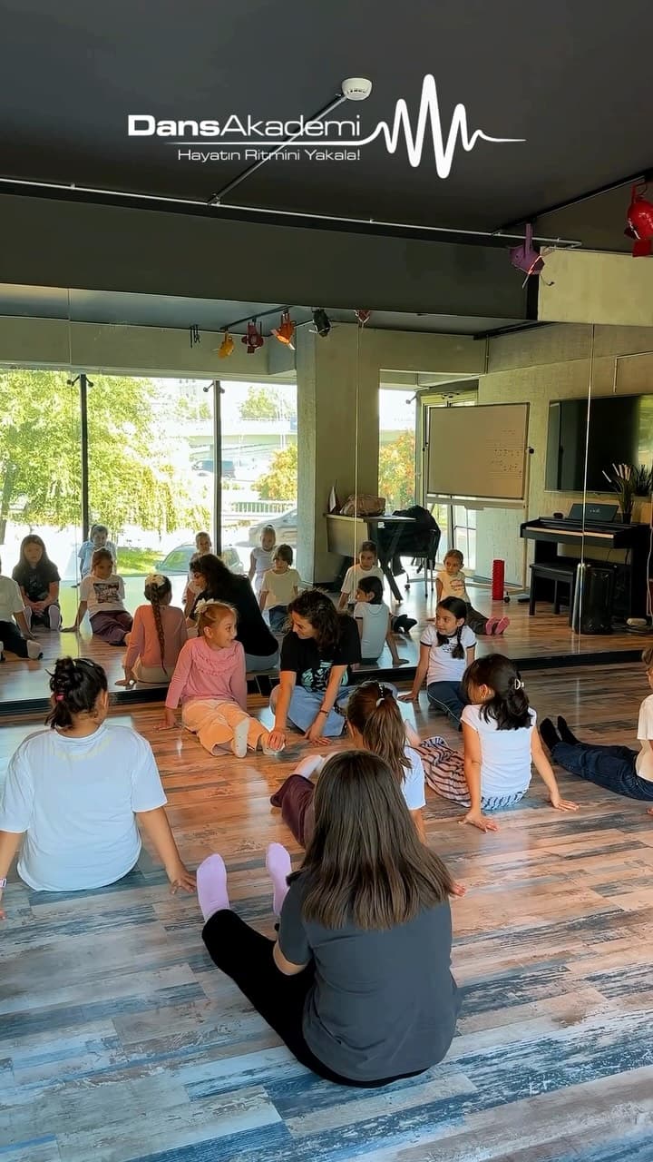Çocuk Dans Kursu | Bakırköy Dans Akademi
Çocuğunuz için hem eğlenceli hem de düzenli ilerleyen bir d