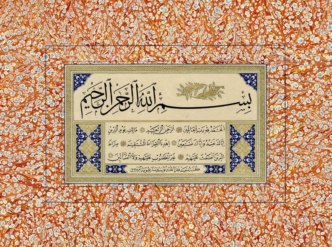 Fatiha
“Rahmân ve rahîm olan Allah’ın adıyla”
•Hat~Said Abuzeroğlu
•Ebru~Fatih Yeşil
•Tezhip~Merve