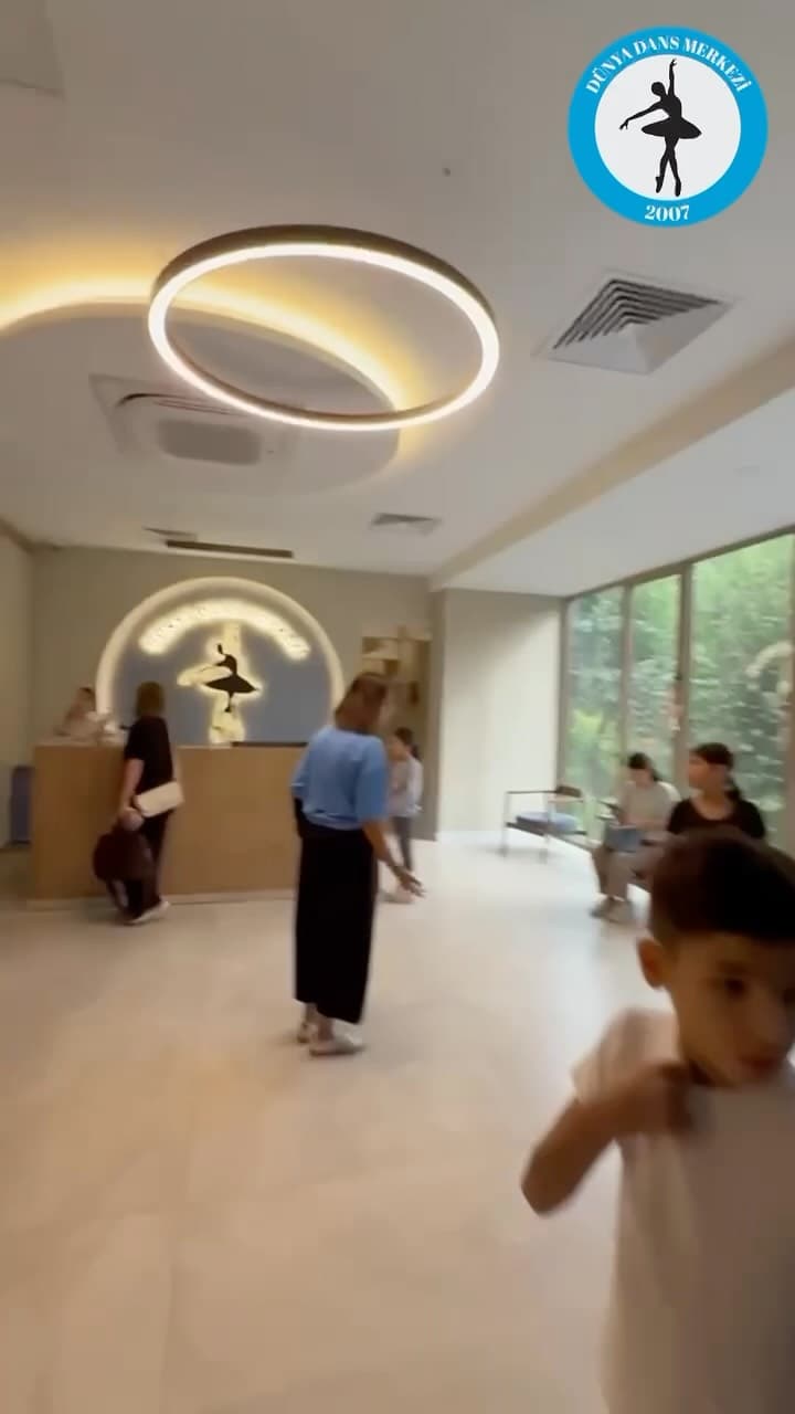 Dünya Dans Merkezi Instagram fotoğrafı