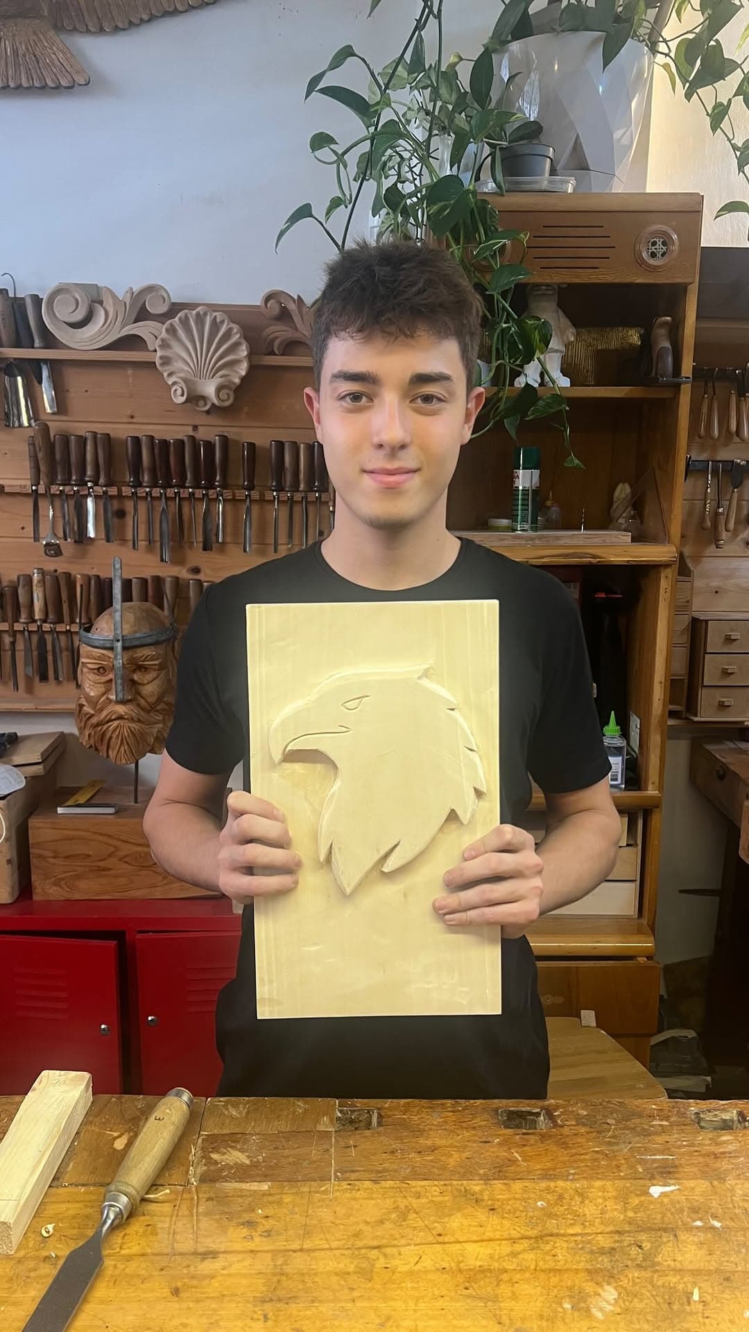 First student project in woodcarving — and instantly such a confident result!
In a world where phone