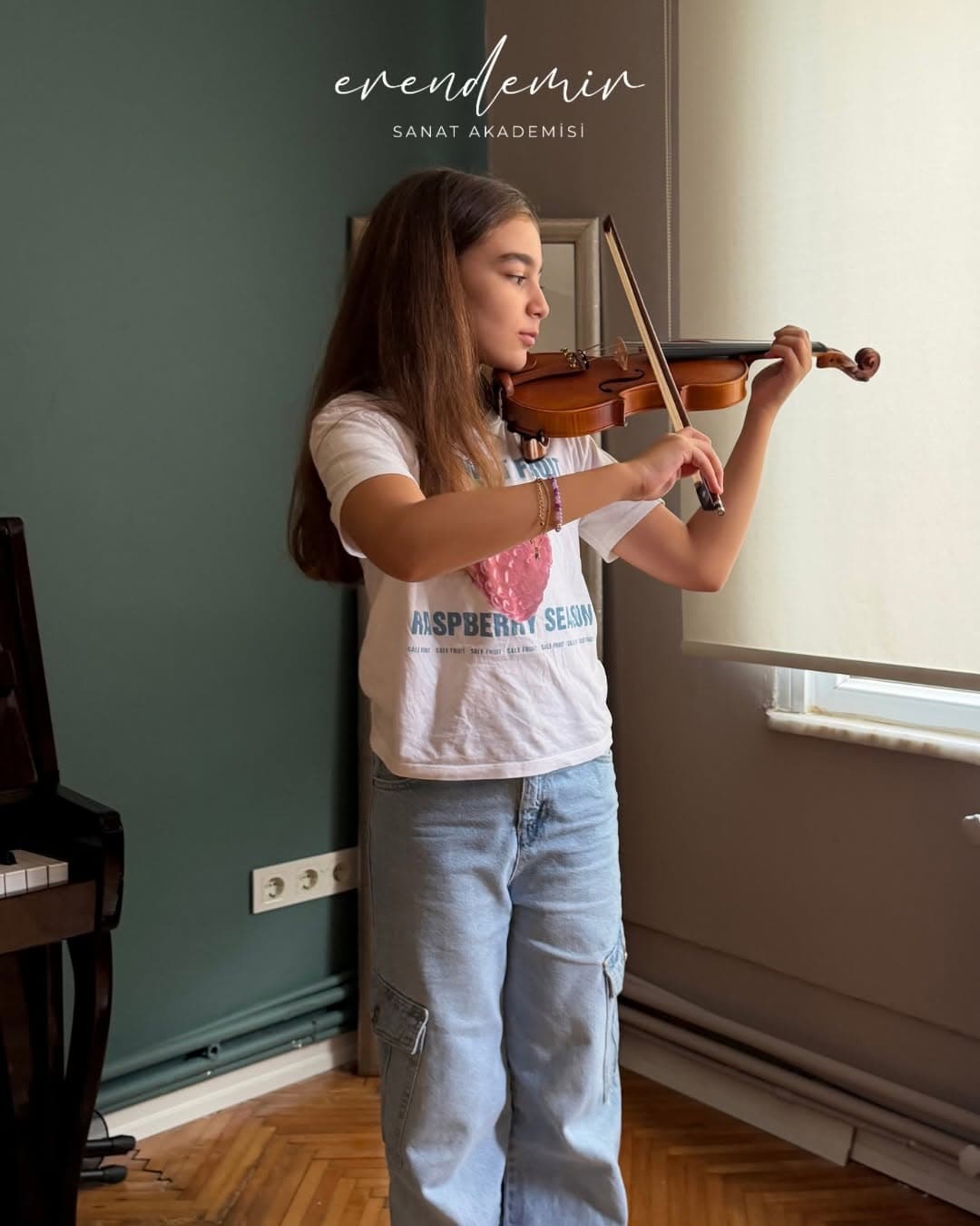 Her nota, yeni bir yeteneğin keşfine açılan kapıdır. 🎻
Eren Demir Sanat Akademisi’nde, her yaş ve s