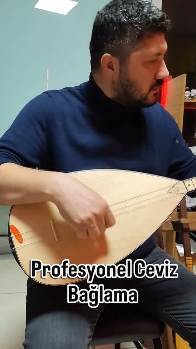 PROFESYONEL CEVİZ TEKNE
KISA SAP BAĞLAMA
Tekne Ağacı ; Ceviz
Kapak Ağacı ; Ladin
Sap Ağacı ; Bete