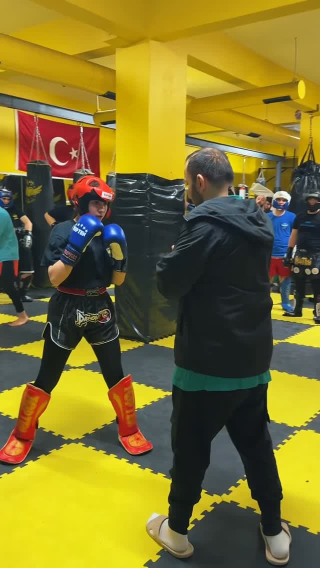 Kendini savunmayı öğren, gücünü arttır!
🥊 Boks | 🦵 Kickboks | 🇹🇭 Muay Thai
📍 Sancaktepe’de seni