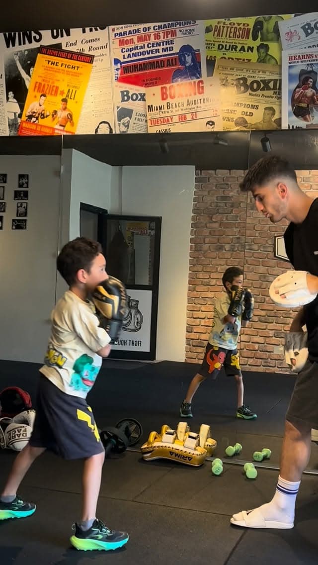 🥊 Her büyük başarı, küçük bir adımla başlar.
Güney henüz 7 yaşında ve kısa süre önce boksla tanışt