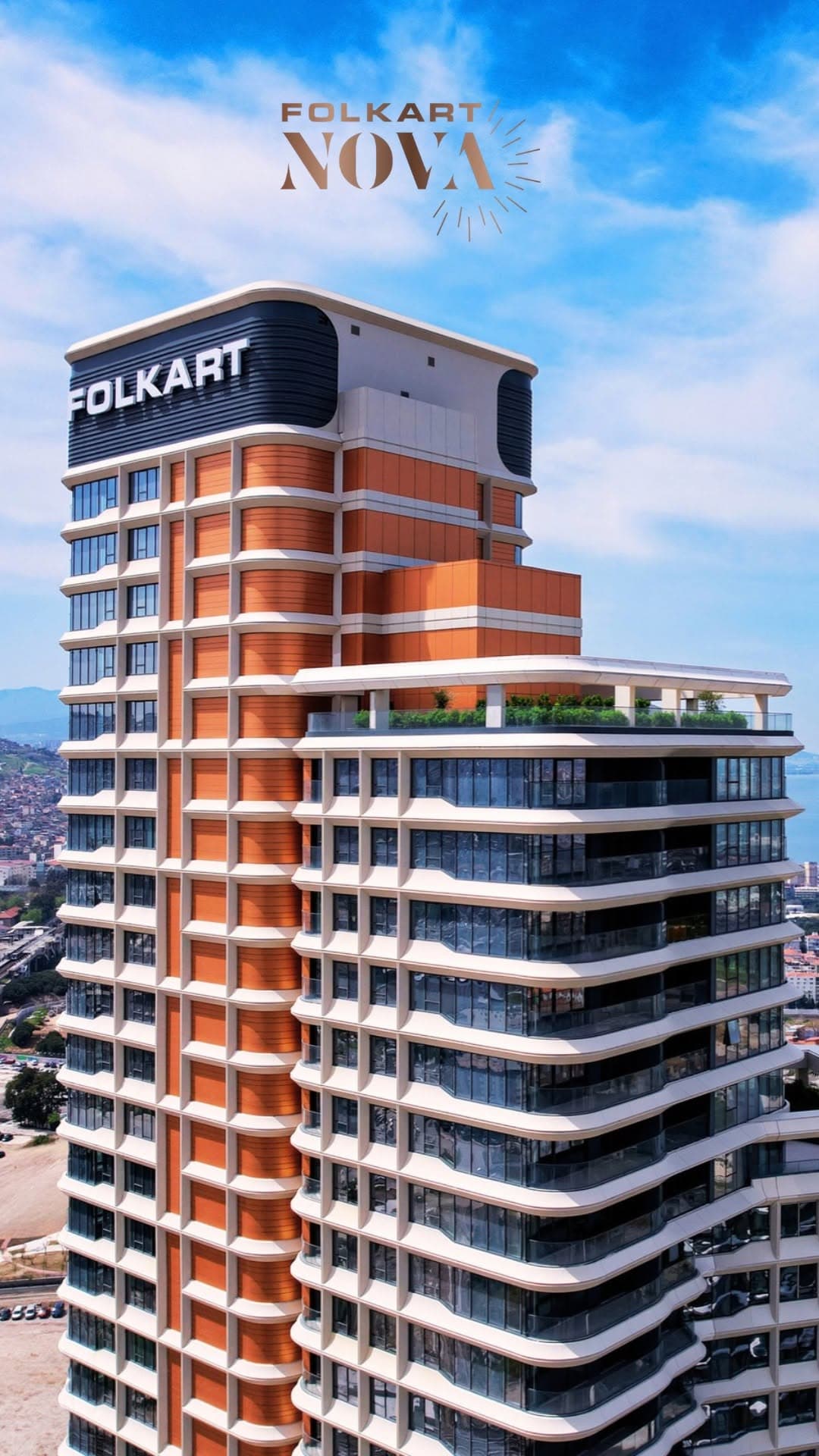 Şehrin içinde, seçkin ve ferah bir yaşam…
Ödüllü modern mimarisi, geniş yeşil peyzajı, açık havuzu