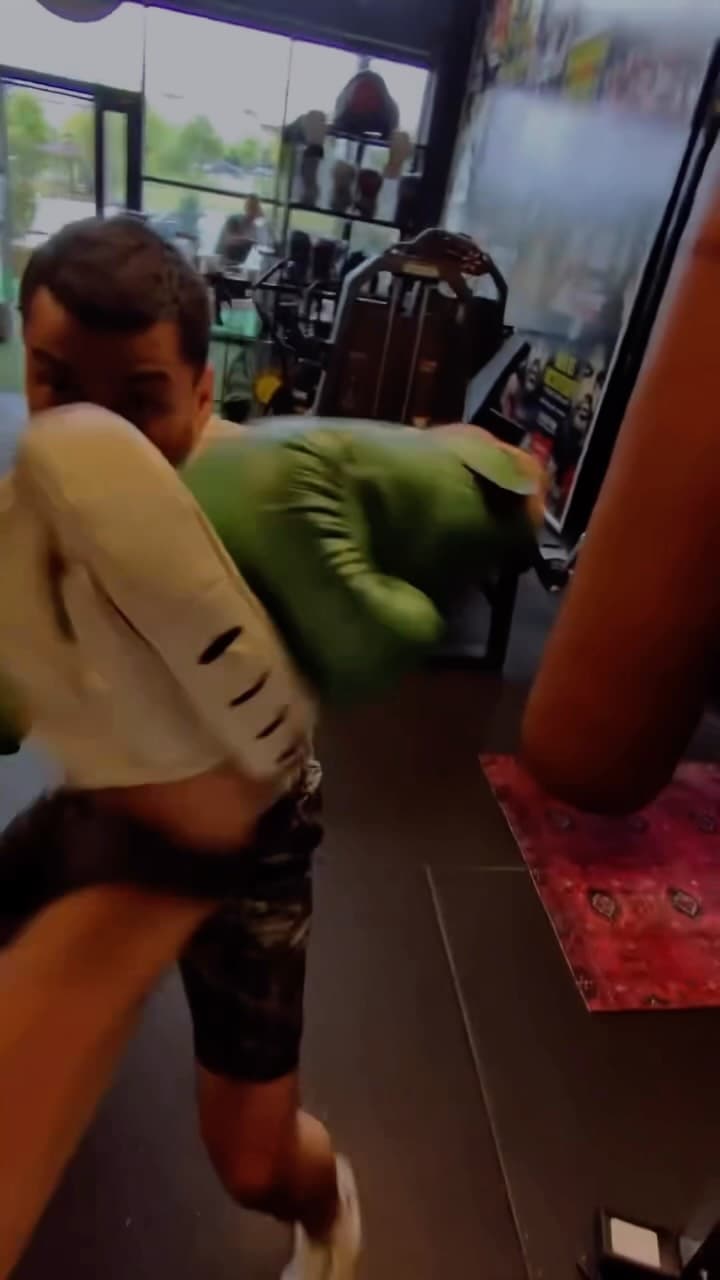 Ringe çıkmak için profesyonel olman gerekmiyor!
Doğru teknik, disiplinli antrenman ve güçlü bir eki