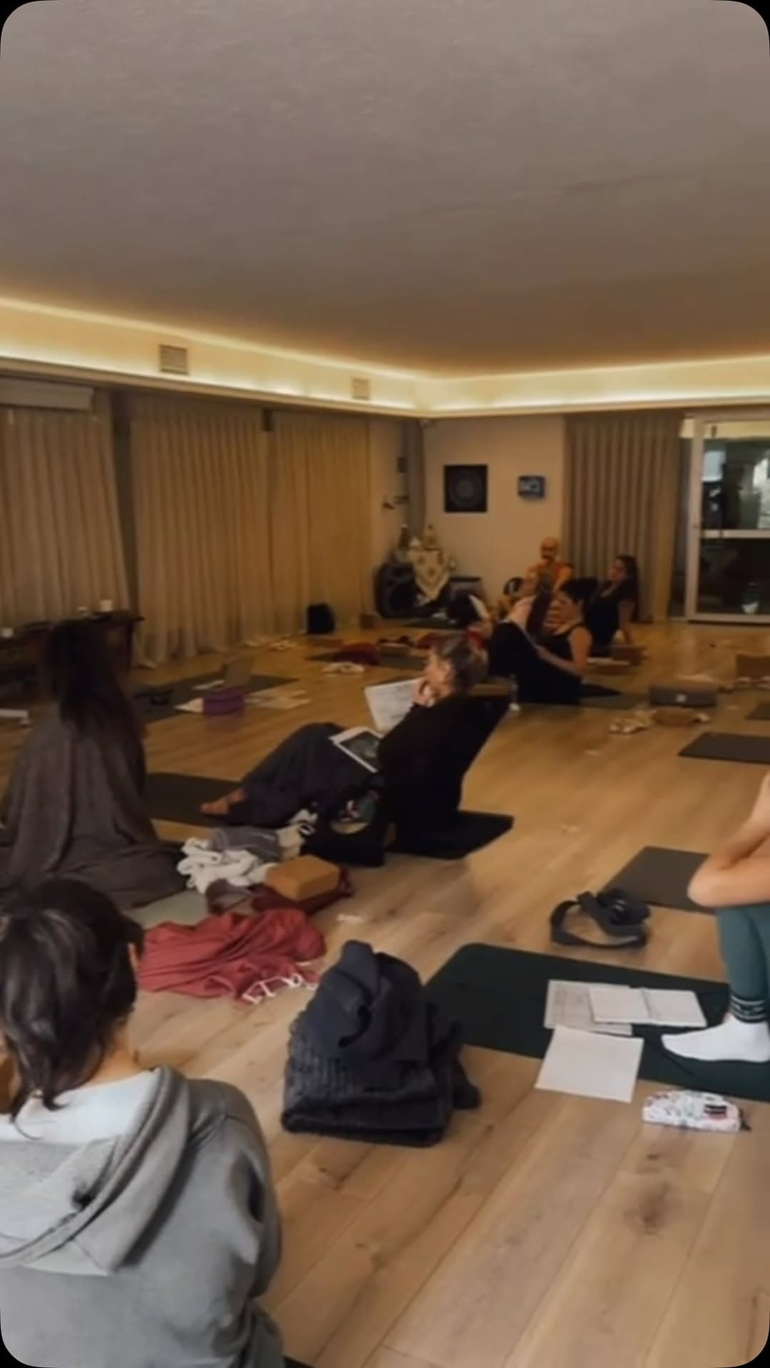 🩵Kasım ayında 200 saat yoga ve meditasyon temelleri uzmanlık programım yeniden başlıyor . En sevdiğ