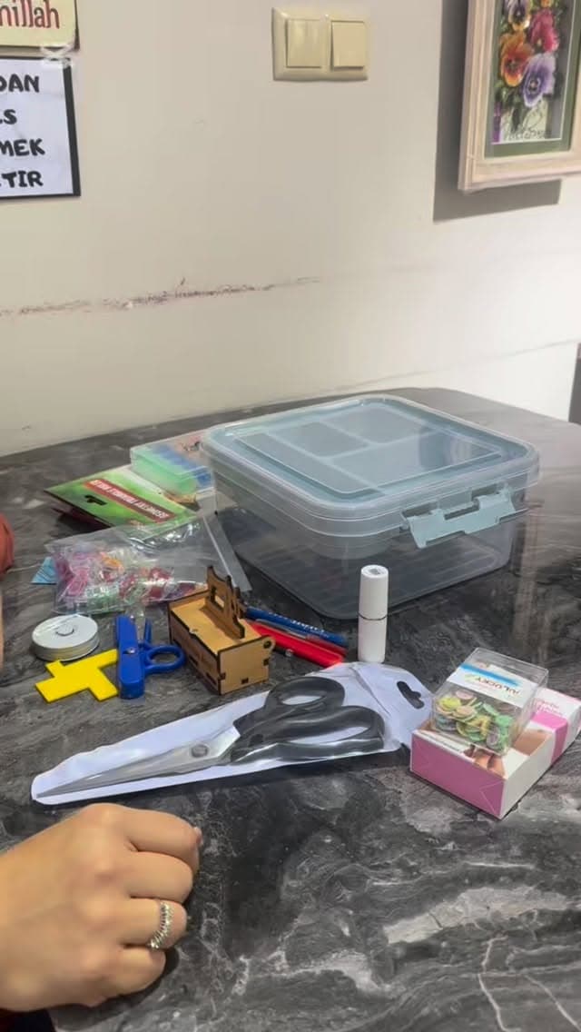 Dikiş Kutumuzda neler olmalı?✂️✂️
Kendi ellerinizle harika tasarımlar için ilk adım, doğru araçlarla
