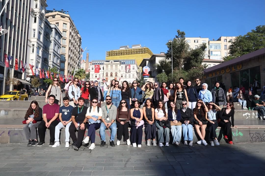 İBB Yükseköğrenim Öğrenci Yurtlarındaki öğrencilerimizle Gezi İstanbul kapsamında Taksim’den Şişhane