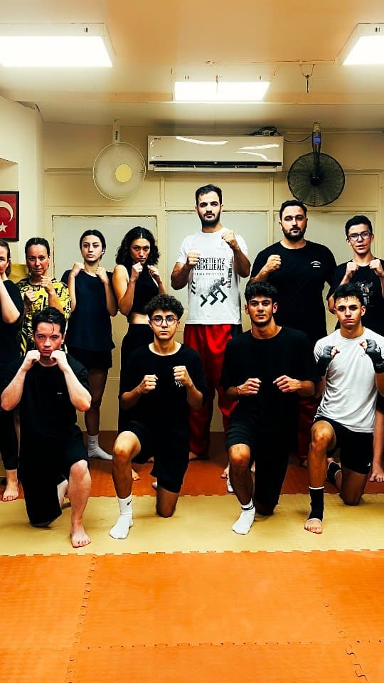 🥊 Güç. Disiplin. Mücadele. 🔥
Birlikte çalışıyor, birlikte güçleniyoruz! 💪
İris Spor Akademisi İz