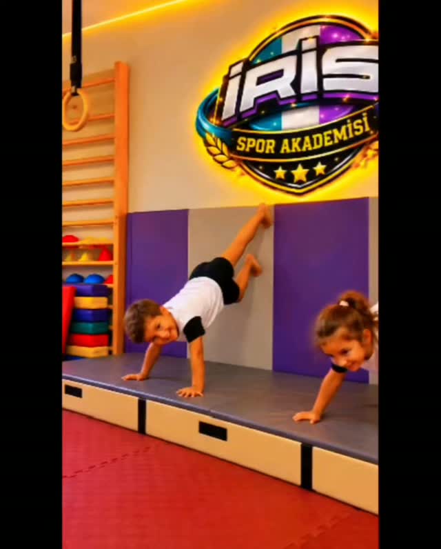 🤸🤸♀️ Eğlenceli Hareket Eğitimi🤸♀️🤸
HAREKETLE BÜYÜ, ÖZGÜVENLE GELİŞ! ✨
İris Spor Akademisi’nde