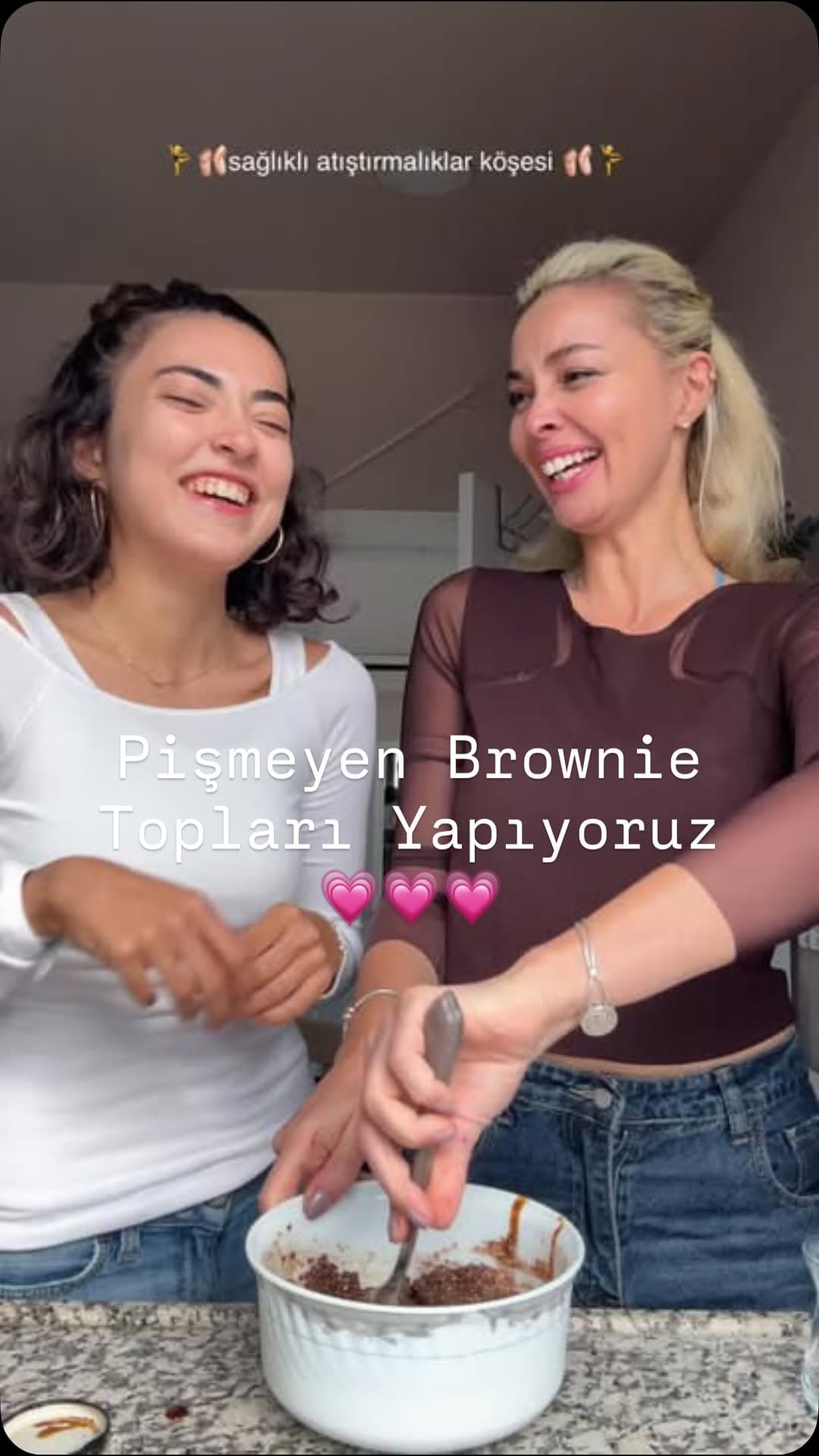 Pişmeyen Brownie Topları🧑🩰🍫🩰
Çok sevilen brownie lezzetini, mutfakta birlikte hazırlayabileceğ