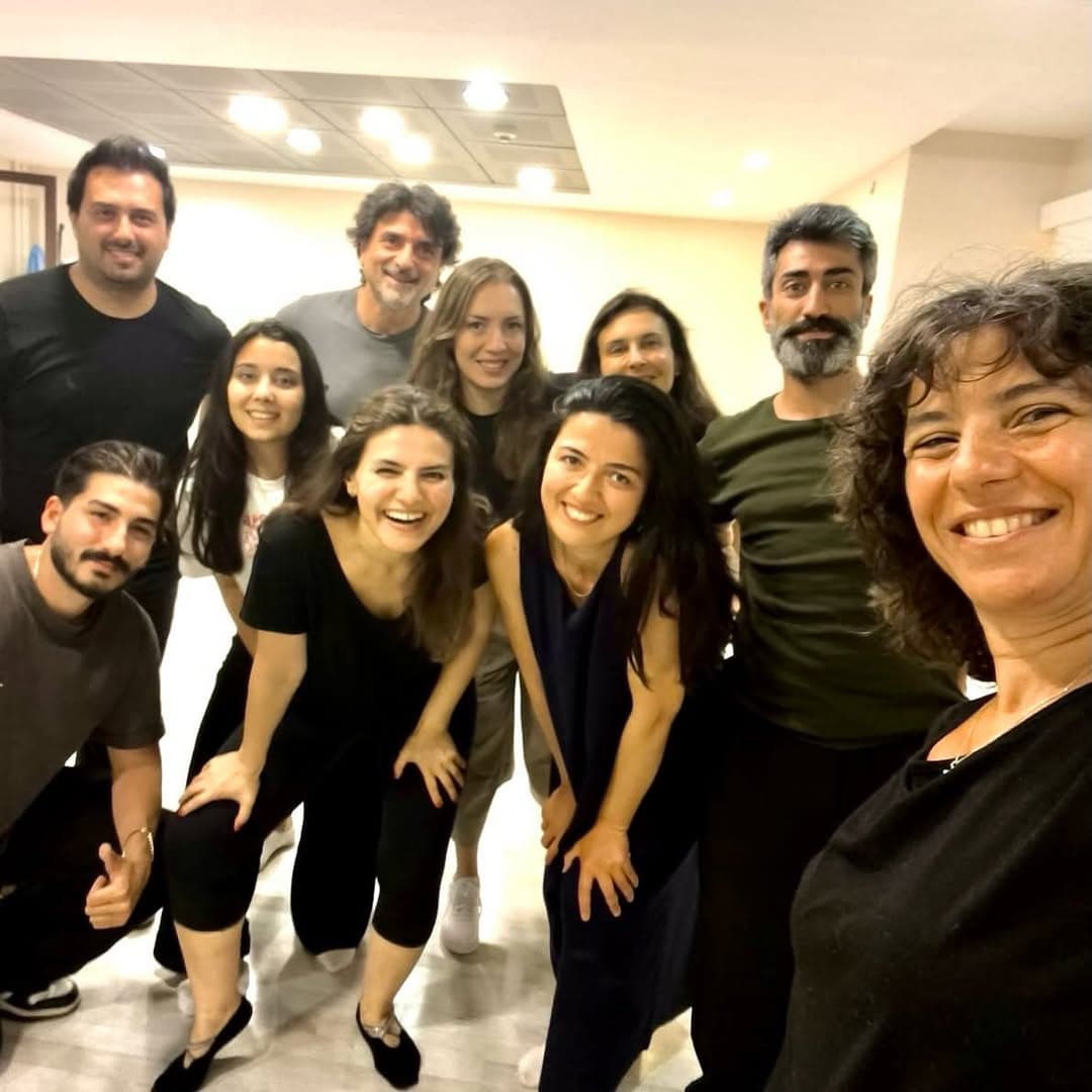 Oyunculuk Atölyesi’nde birlikte ürettik, birlikte öğrendik, birlikte güzel anılar biriktirdik. 🖤
#