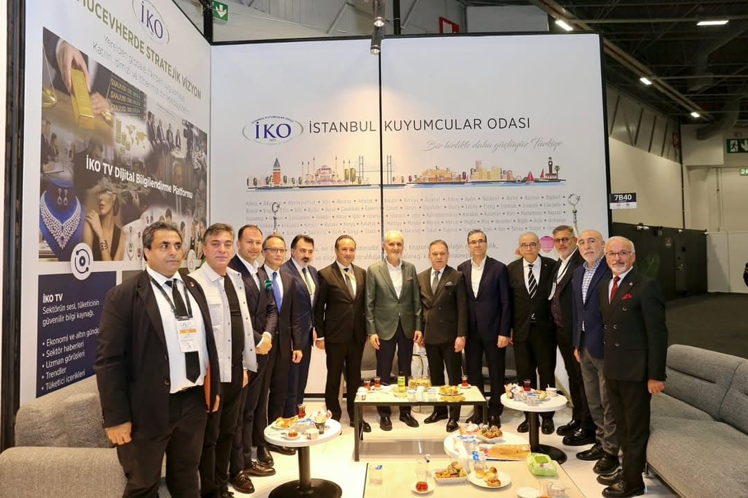 İKO, FUARDA KAMU OTORİTELERİ VE HEYETLERİNİN İLGİ MERKEZİ OLDU
İstanbul Kuyumcular Odası'nın 7.hold