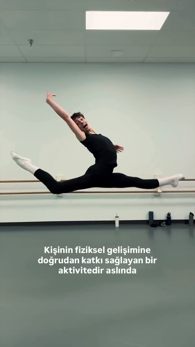 Bale erkek çocuklar için uygun mudur?
.
.
.
#bale #baleokulu #ballet #balletschool #ballerina