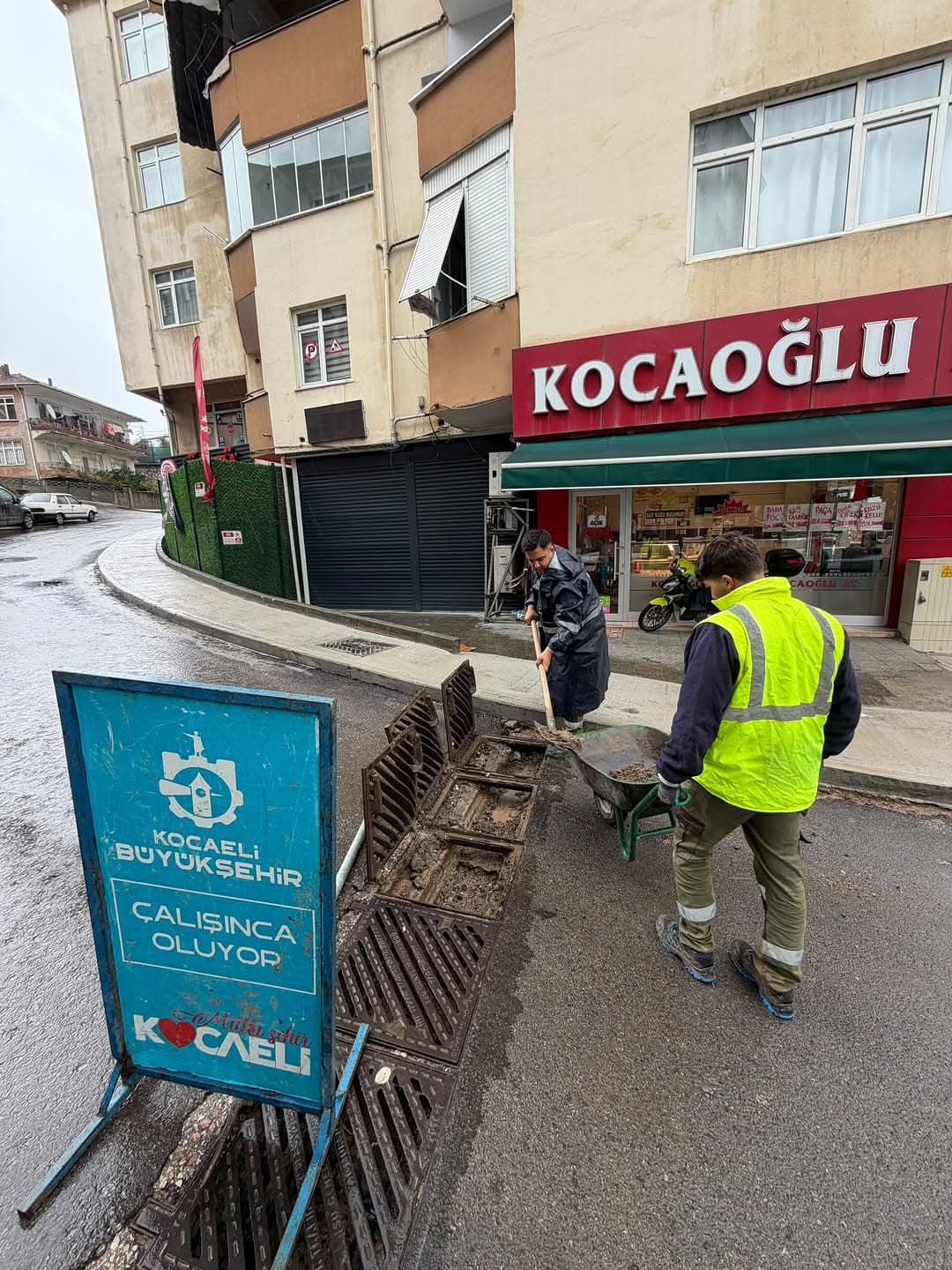 Şehrimiz genelinde etkili olan sağanak yağışa karşı ekiplerimiz ilgili kurumlarla koordineli şekilde