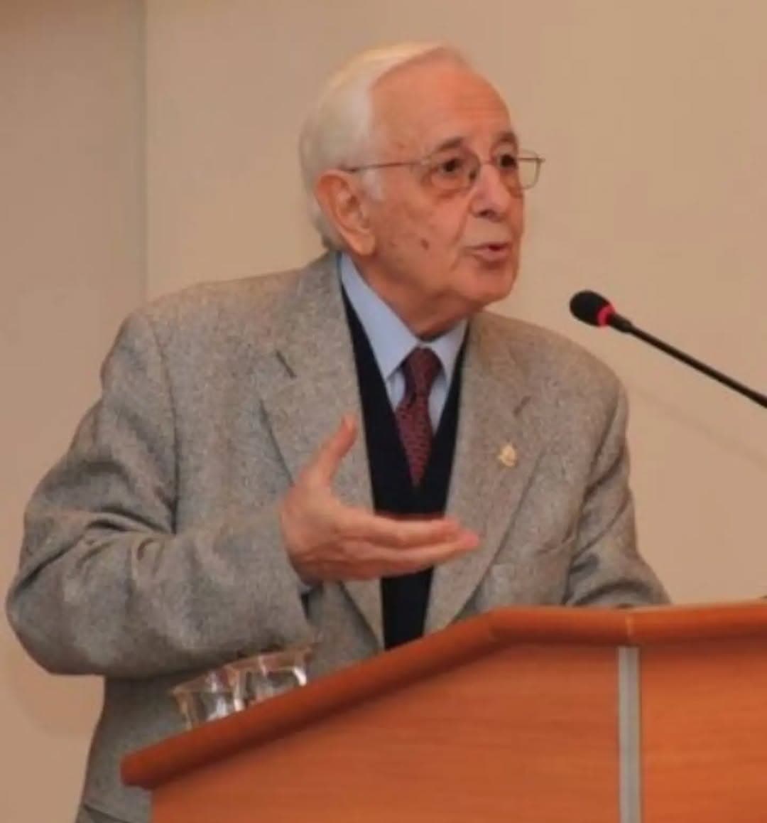 Vakfımızın kıymetli dostu, Dr. Metin Eriş’in vefatını derin bir üzüntüyle öğrendik.
Merhuma Allah’t