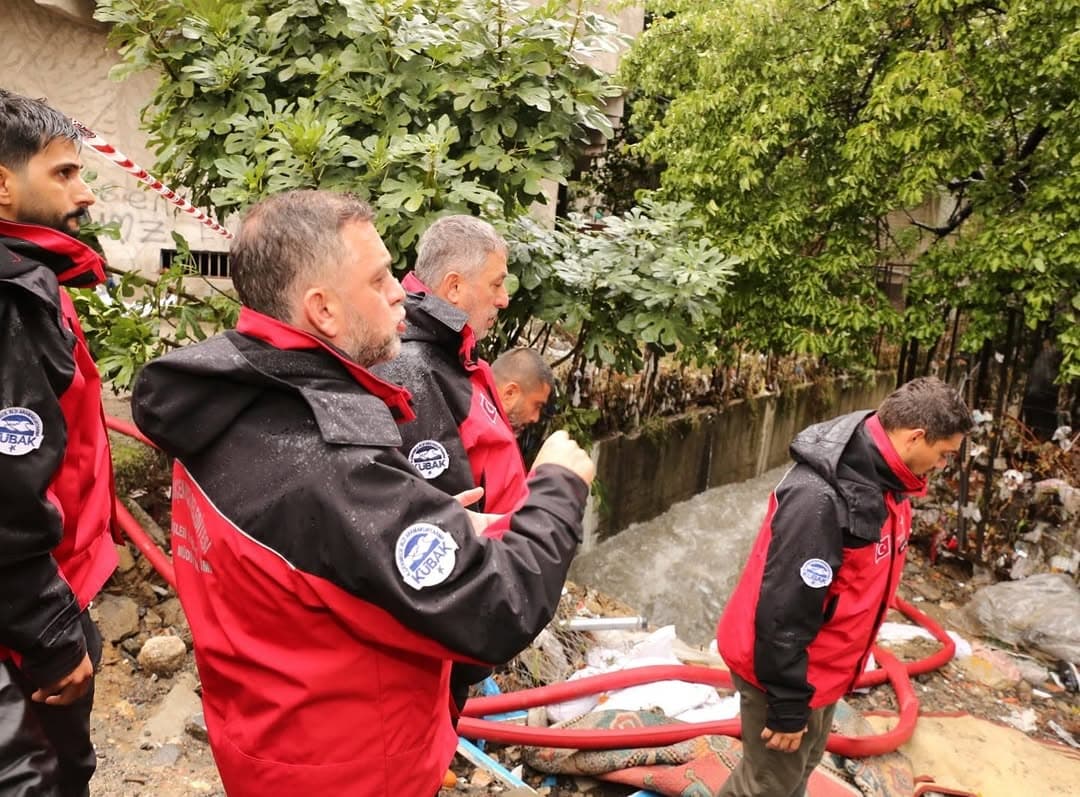 Komşularımızın güvenliği için tüm ekiplerimizle sahadayız.
Ayamama Deresi ve çevresinde su taşkınl