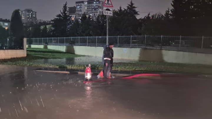 Komşularımızın dikkatine!
110 personelimiz,
45 araç ve iş makinemizle,
Küçükçekmece’mizde güven