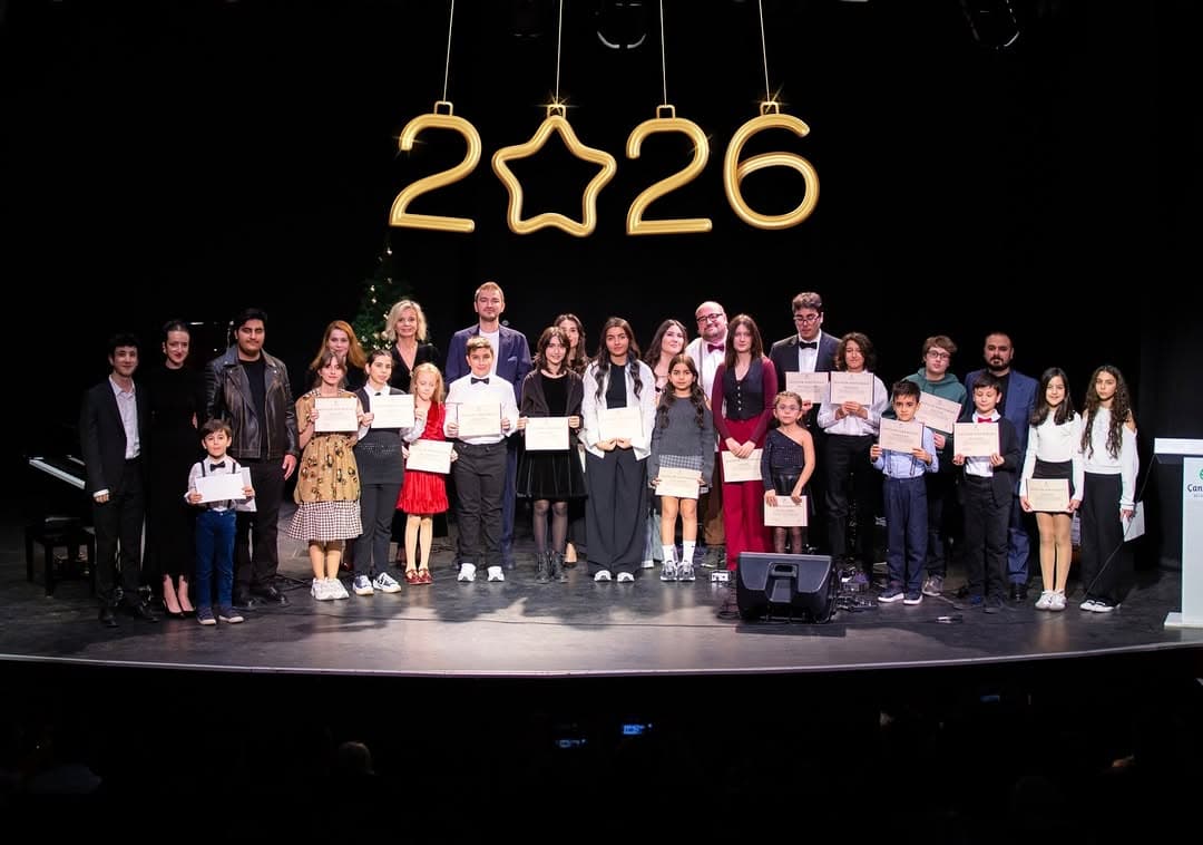 2025’i müzikle, emekle ve gururla uğurluyoruz ✨
Lâl Sanat ailesi olarak yeni yılın herkese sağlık,