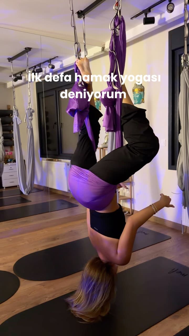 İlk defa hamak yogası deniyorum ve hala şu hareketi yapabildiğim için şaşkınım… @gizemflyoga hocamla