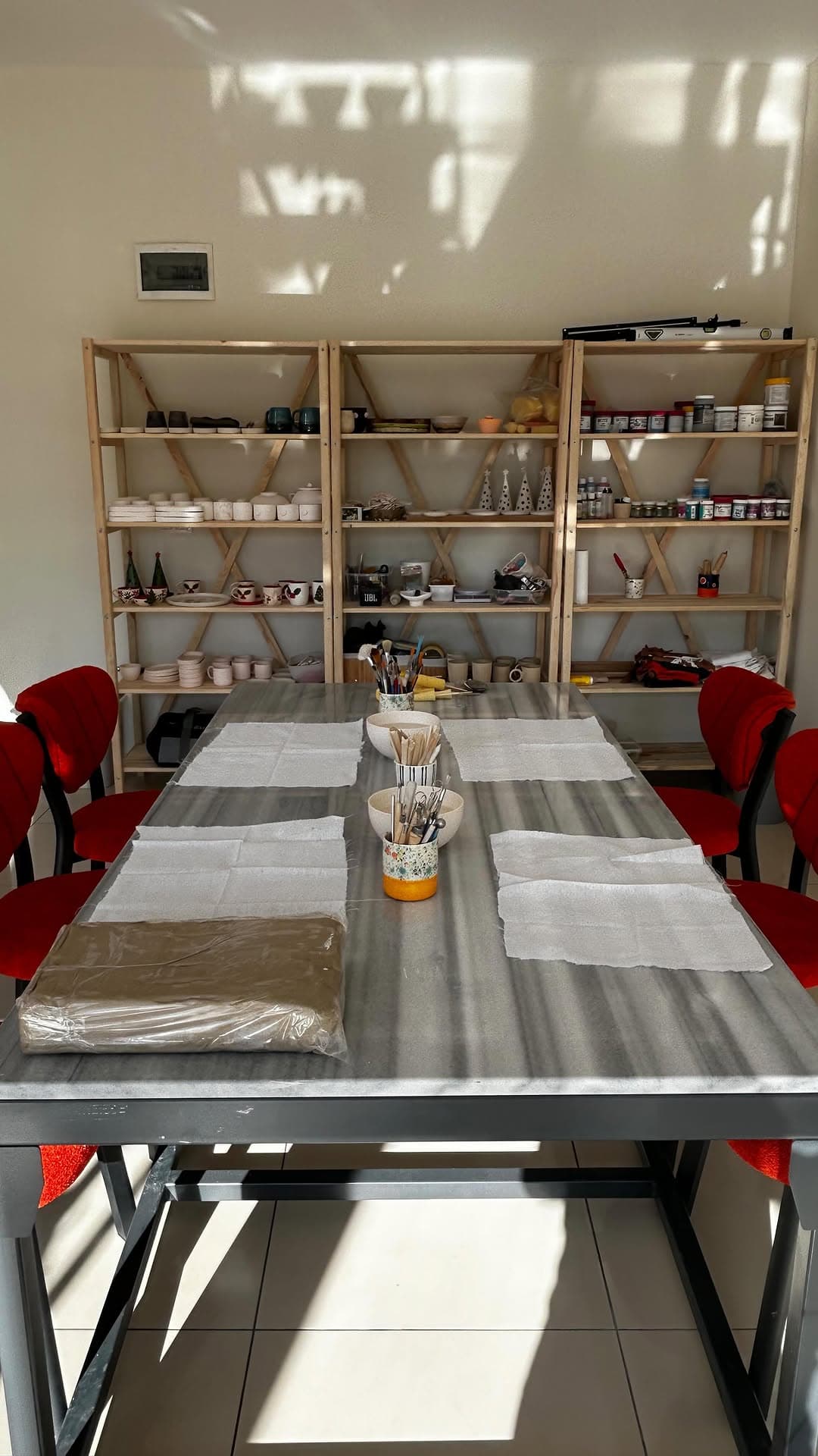 Löv Ceramic Studio resmen açıldı🧡
•
Uzun zamandır hayalini kurduğum bu alan artık hazır ve üretimle