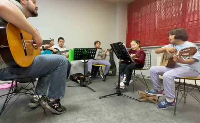 Özel Mavi Şapka Sanat Müzik ve Resim Kursu Instagram fotoğrafı