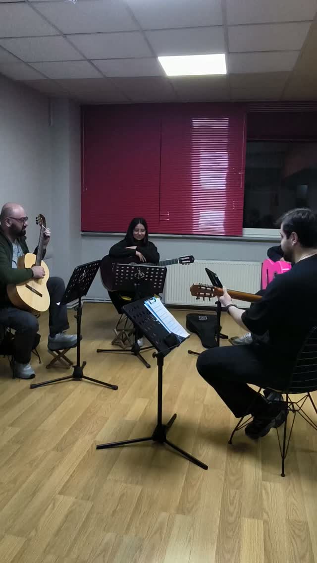 Özel Mavi Şapka Sanat Müzik ve Resim Kursu Instagram fotoğrafı