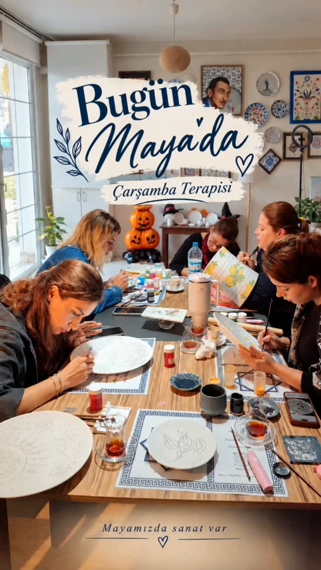 Bugün Maya’da 💙🎨
Masadaki her çalışma birbirinden farklı ama hepsinde aynı şey var: emek, sabır v