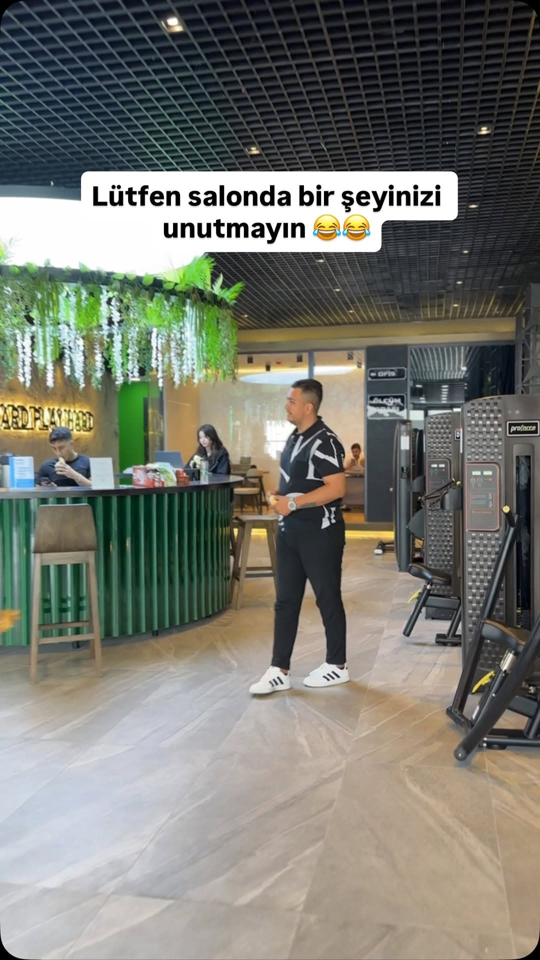 Lütfen salonda bir şeyinizi unutmayın 😂🤣
.
.
#keșfet #reformerpilates #sporsalonu #fitnessmotivati