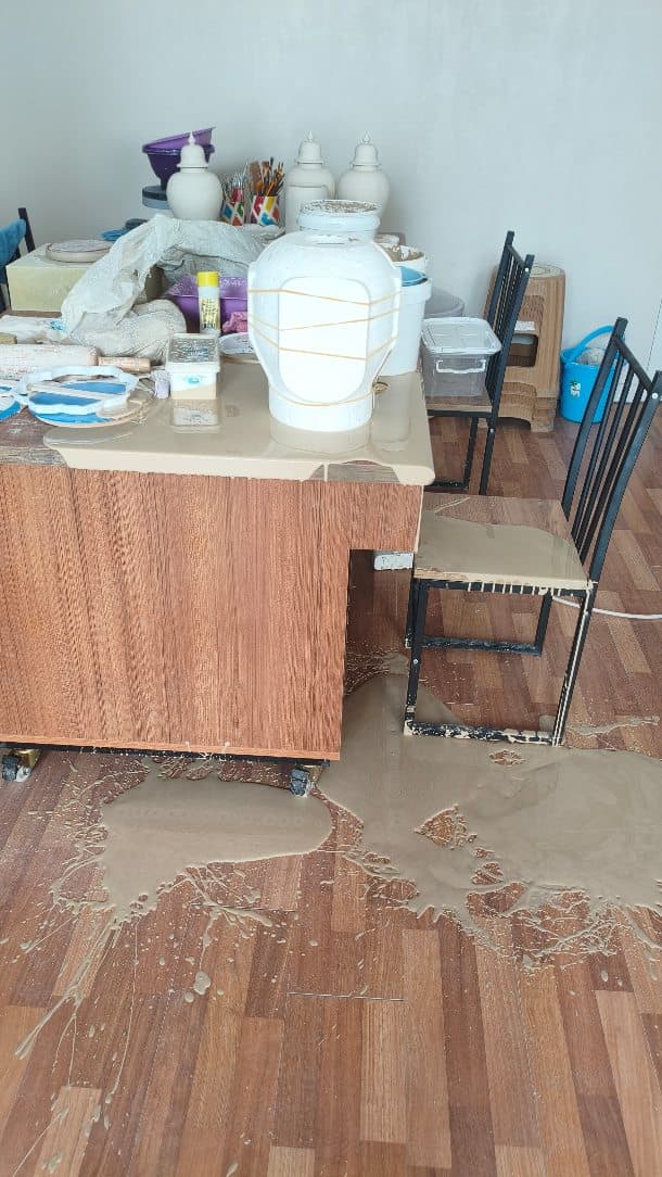Yine bir gün, atölye de çalışırken 🥺🥺🤣
#dökümçamuru #ceramicartwork #ceramicfail