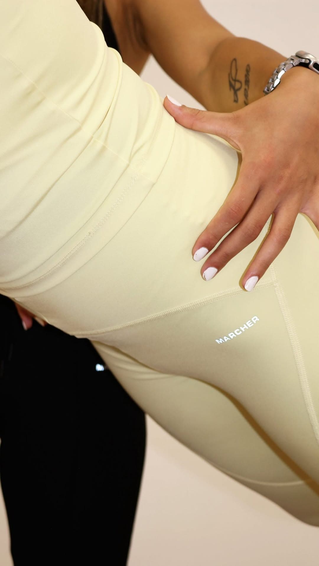 Pilates, sadece kas gücüyle değil; doğru nefes, merkez aktivasyonu ve kesintisiz odakla yönetilen d